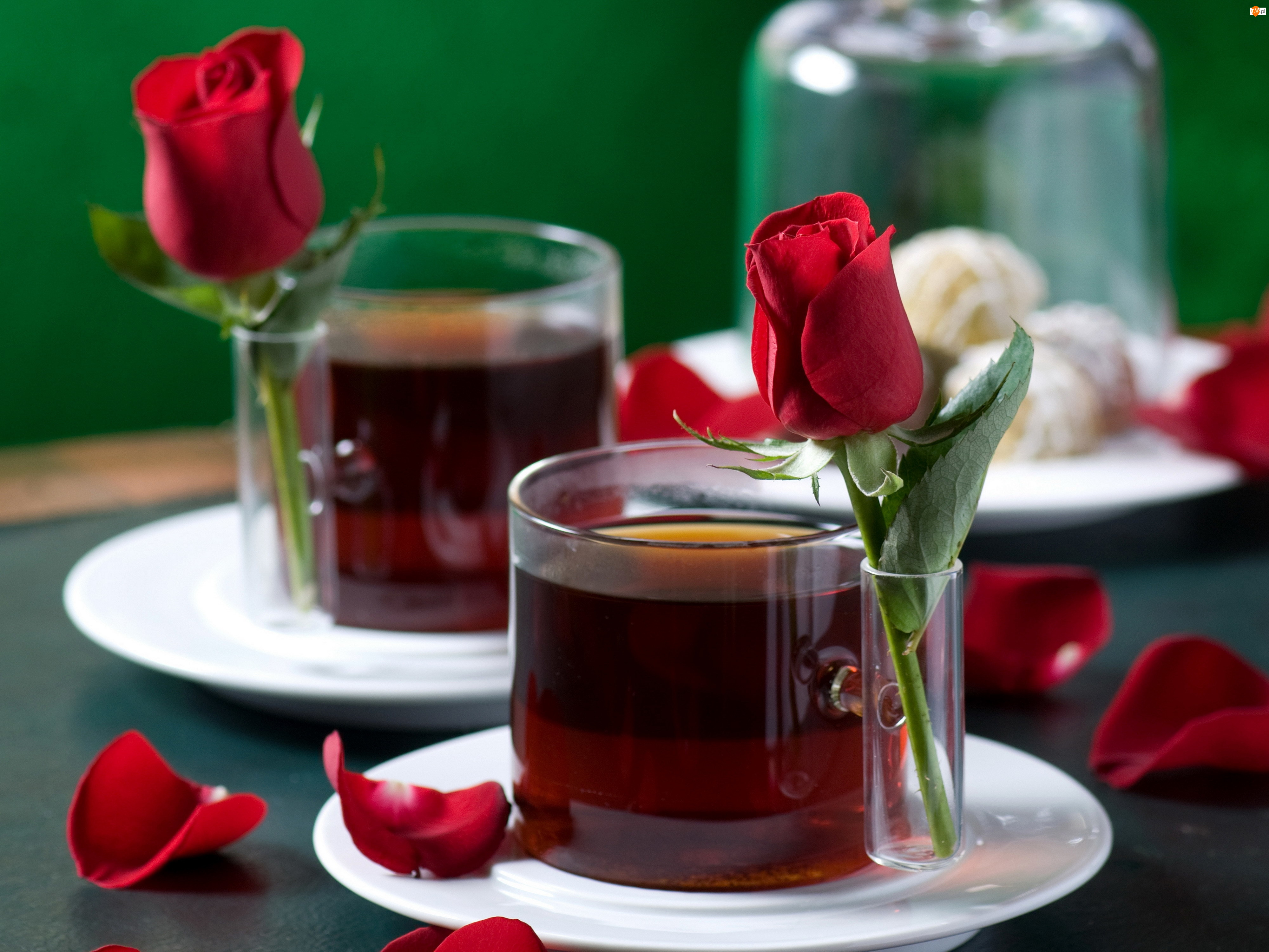 Róże, Herbata, Szklanki, Talerzyki