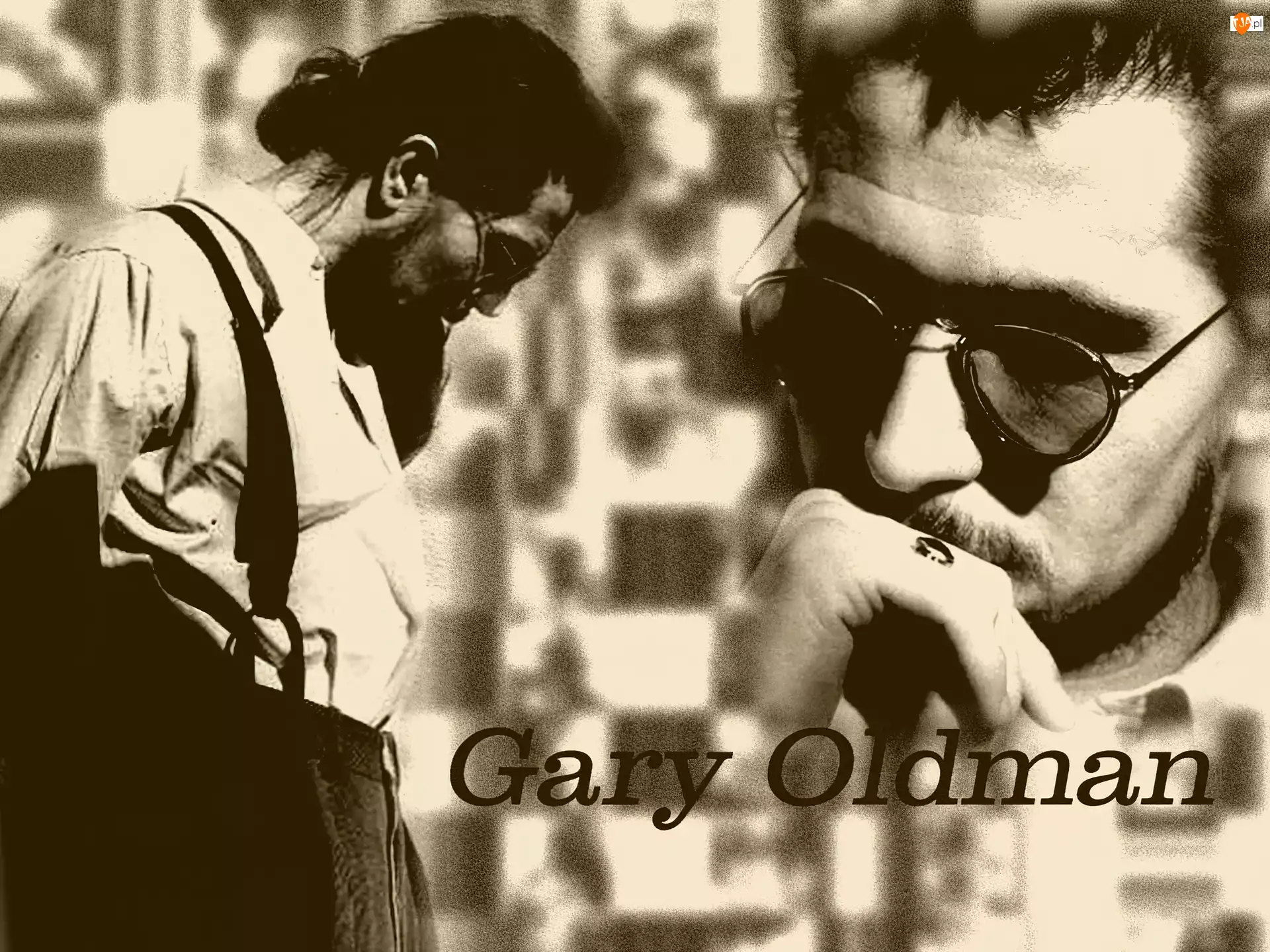 okulary, Gary Oldman, biała koszula