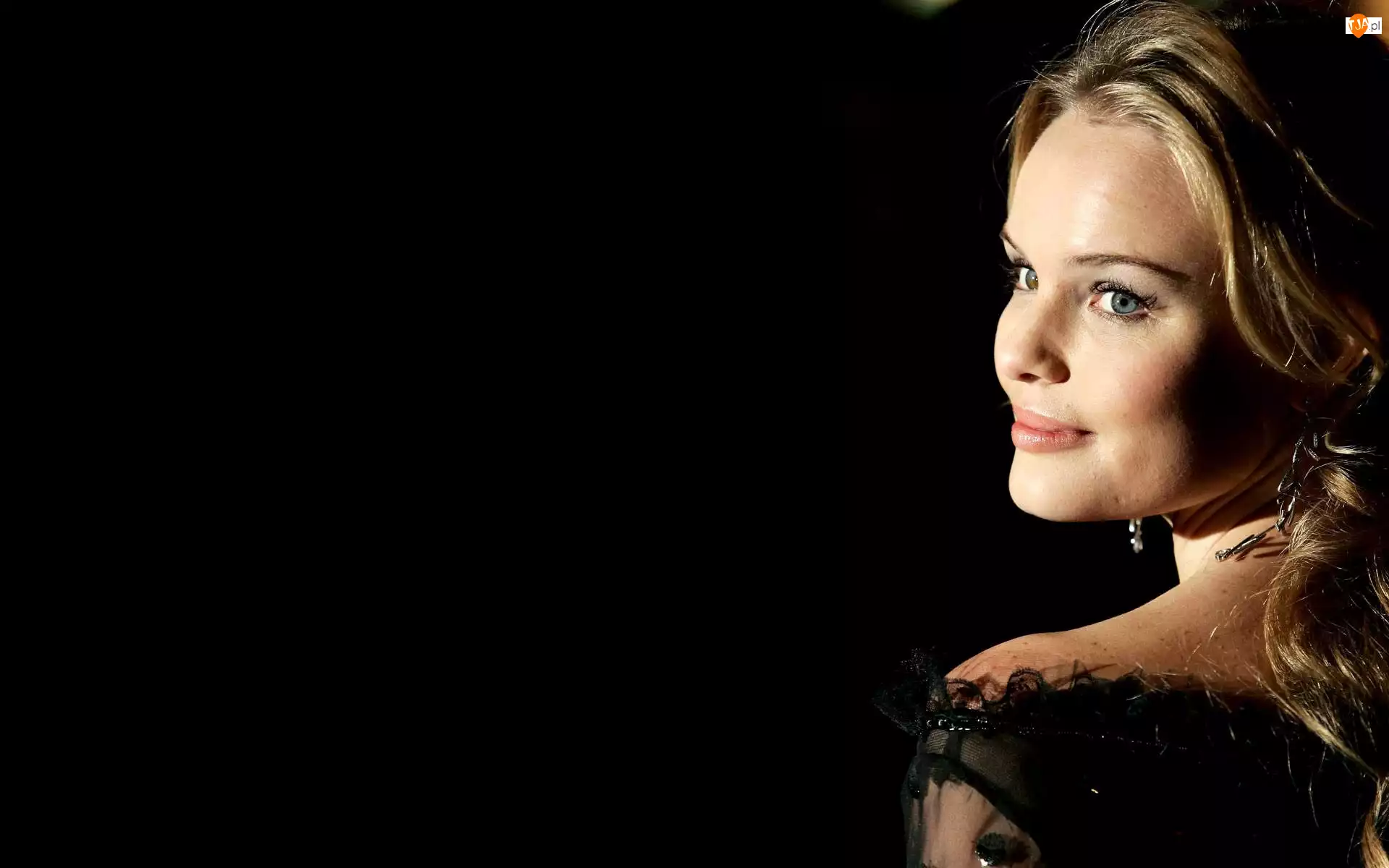 Uśmiechnięta, Bluzeczka, Kate Bosworth, Czarna