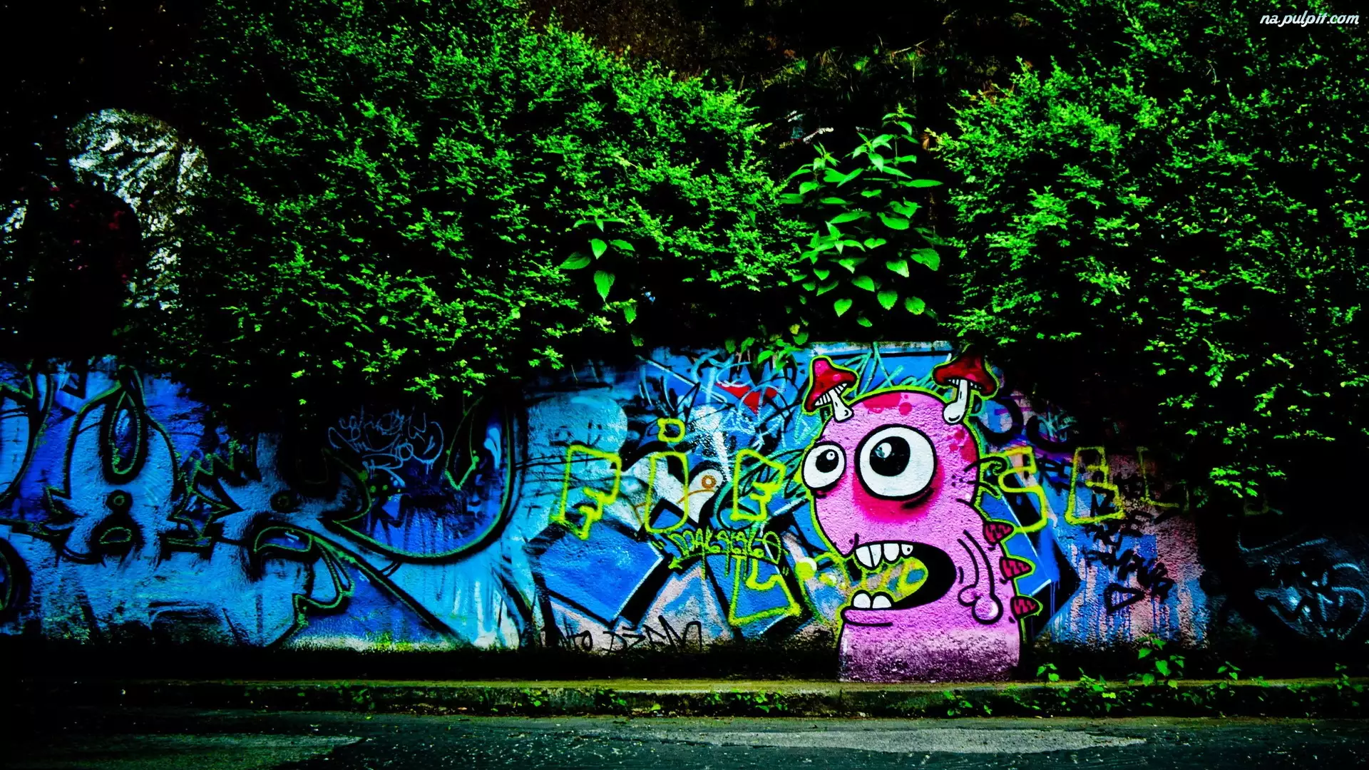 Ulica, Drzewa, Mur, Graffiti