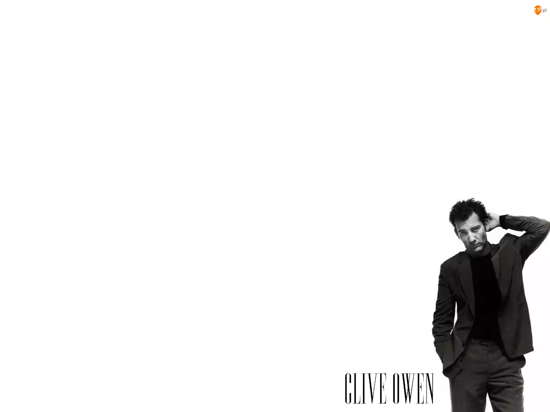 czarna koszulka, Clive Owen, szary garnitur