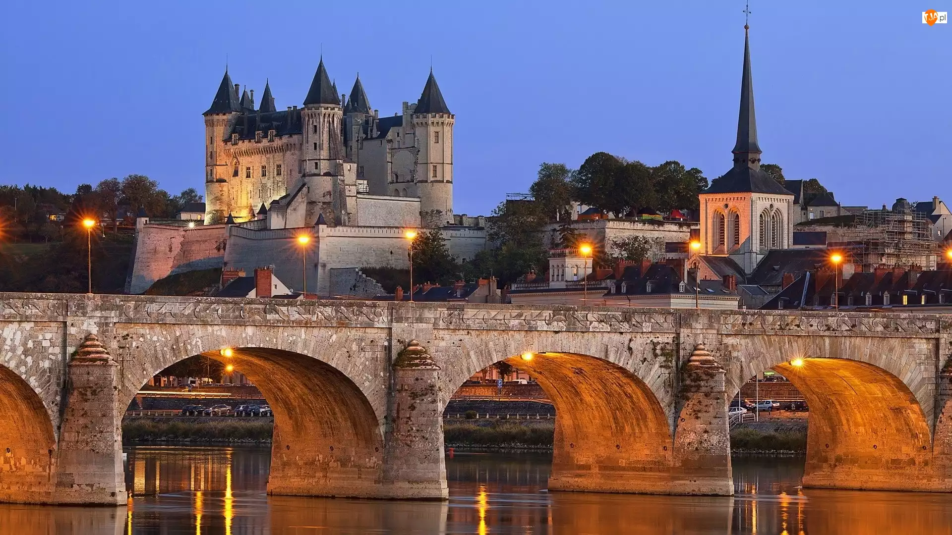 Rzeka Loara, Francja, ChĂ˘teau de Saumur, Zamek w Saumur, Most