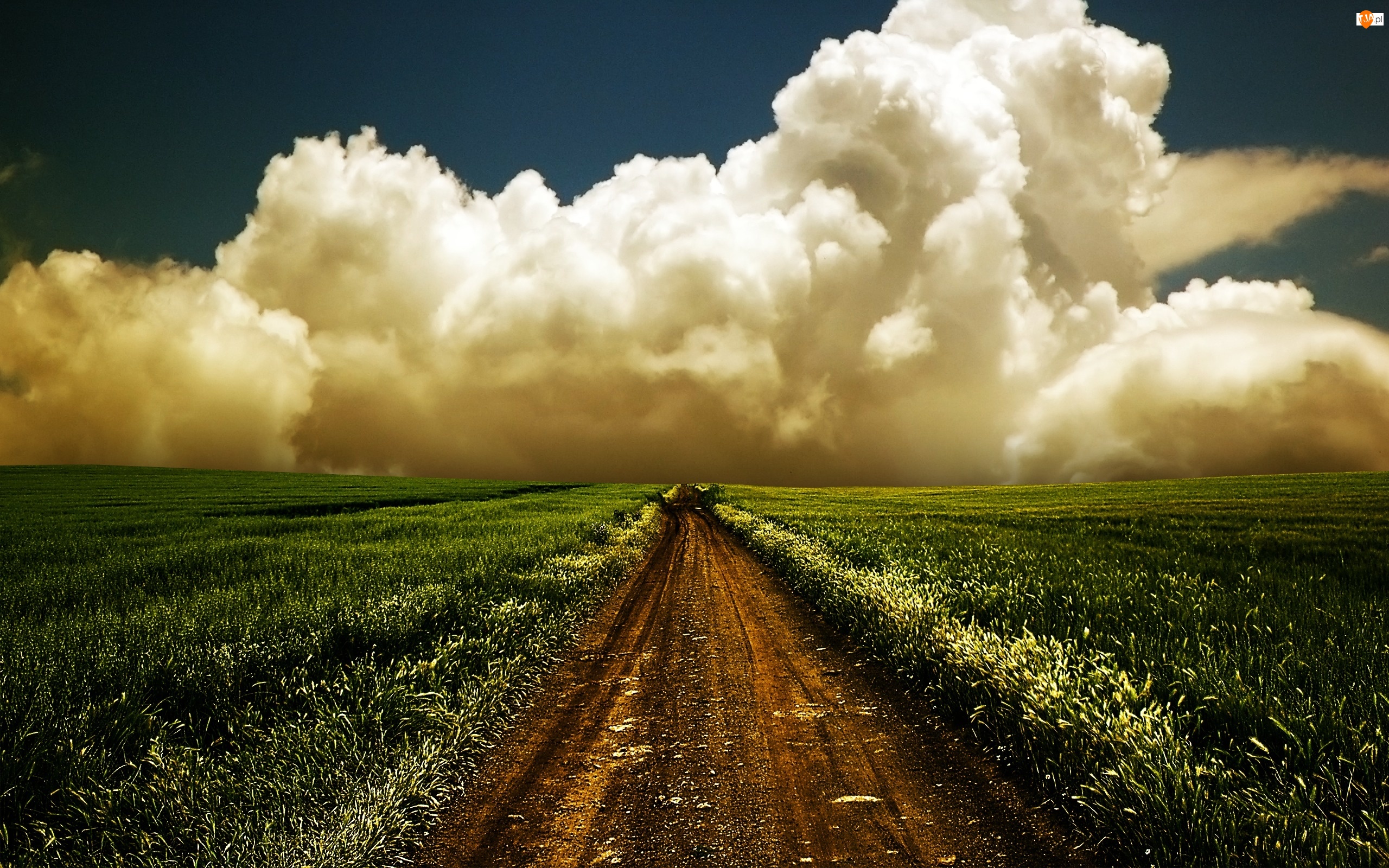 Chmury, Pole, Ścieżka