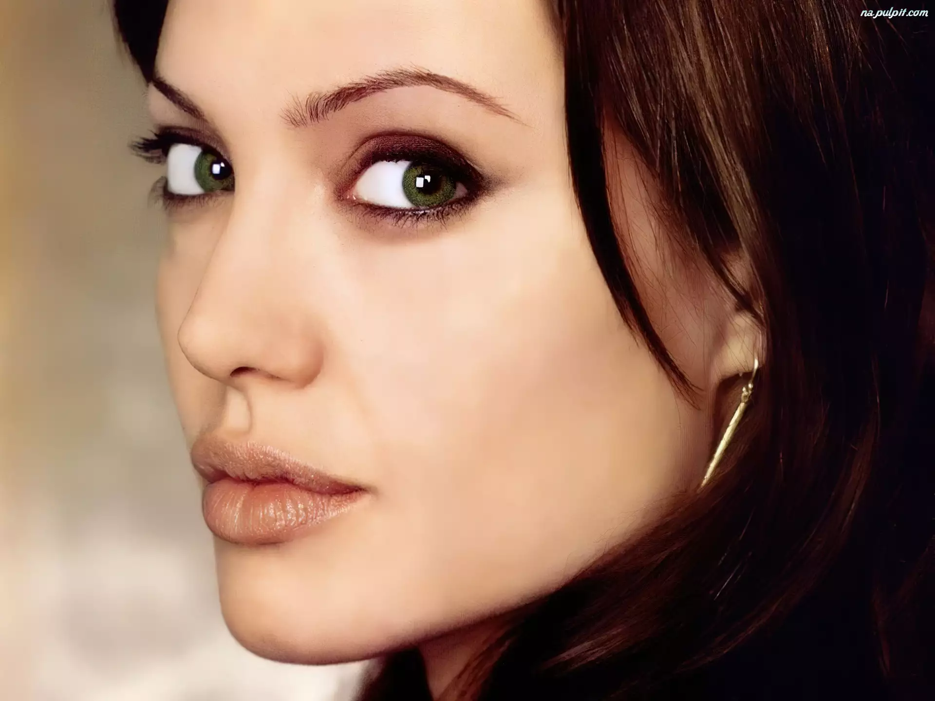 Angelina Jolie, zielone oczy