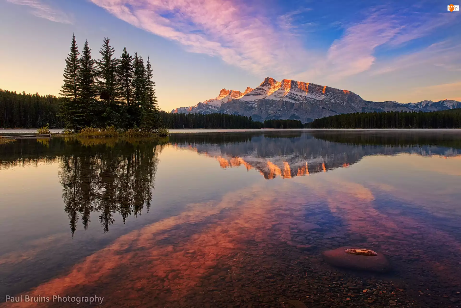 Park Narodowy Banff, Góra Mount Rundle, Kanada, Drzewa, Alberta, Jezioro Two Jack Lake