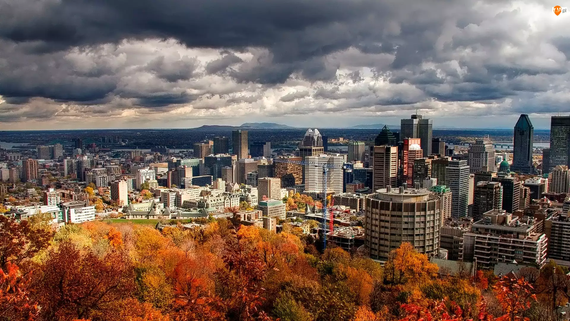 Chmury, Montreal, Miasto