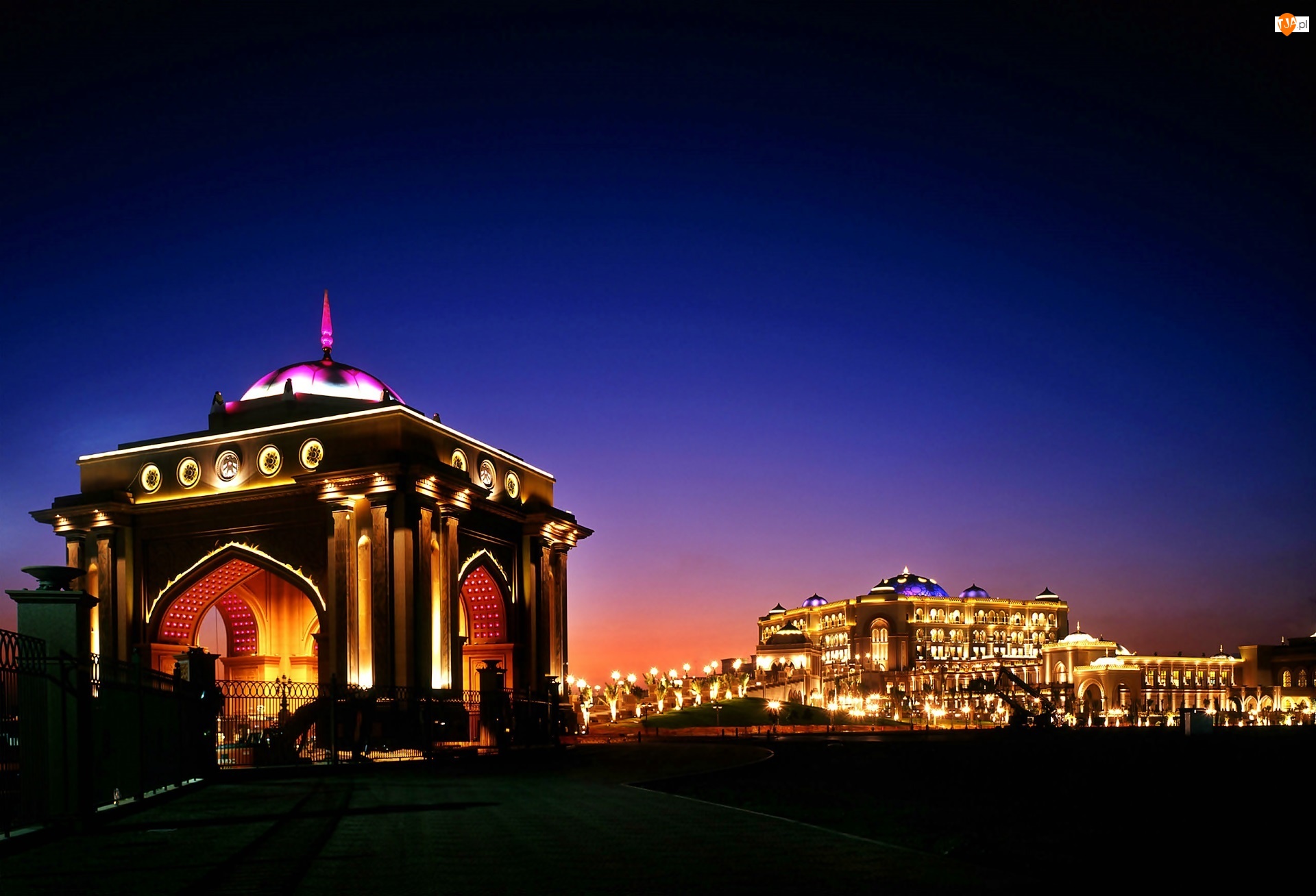 Miasto nocą, Hotel, Miasto, Emirates Palace, Abu Dhabi