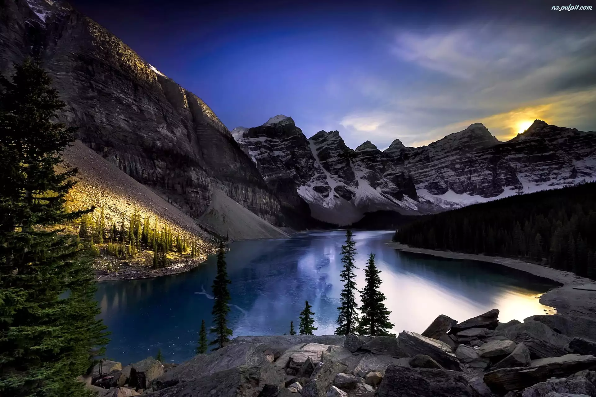 Góry, Świerki, Park Narodowy Banff, Kanada, Jezioro Moraine