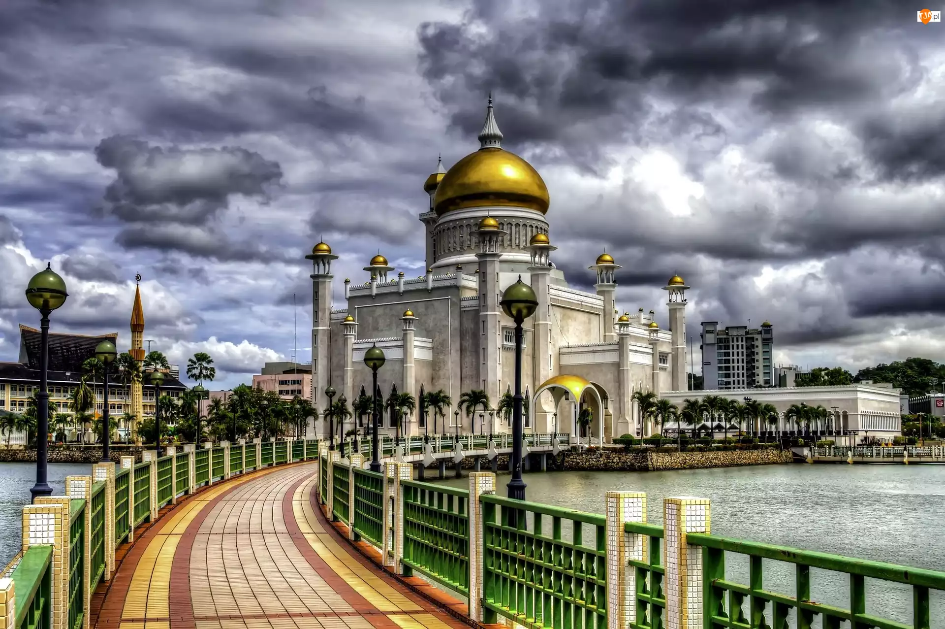 Miasto Bandar Seri Begawan, Brunei, Lampy, Meczet Sultan Mosque Omar Ali Saifuddin, Palmy, Most, Azja