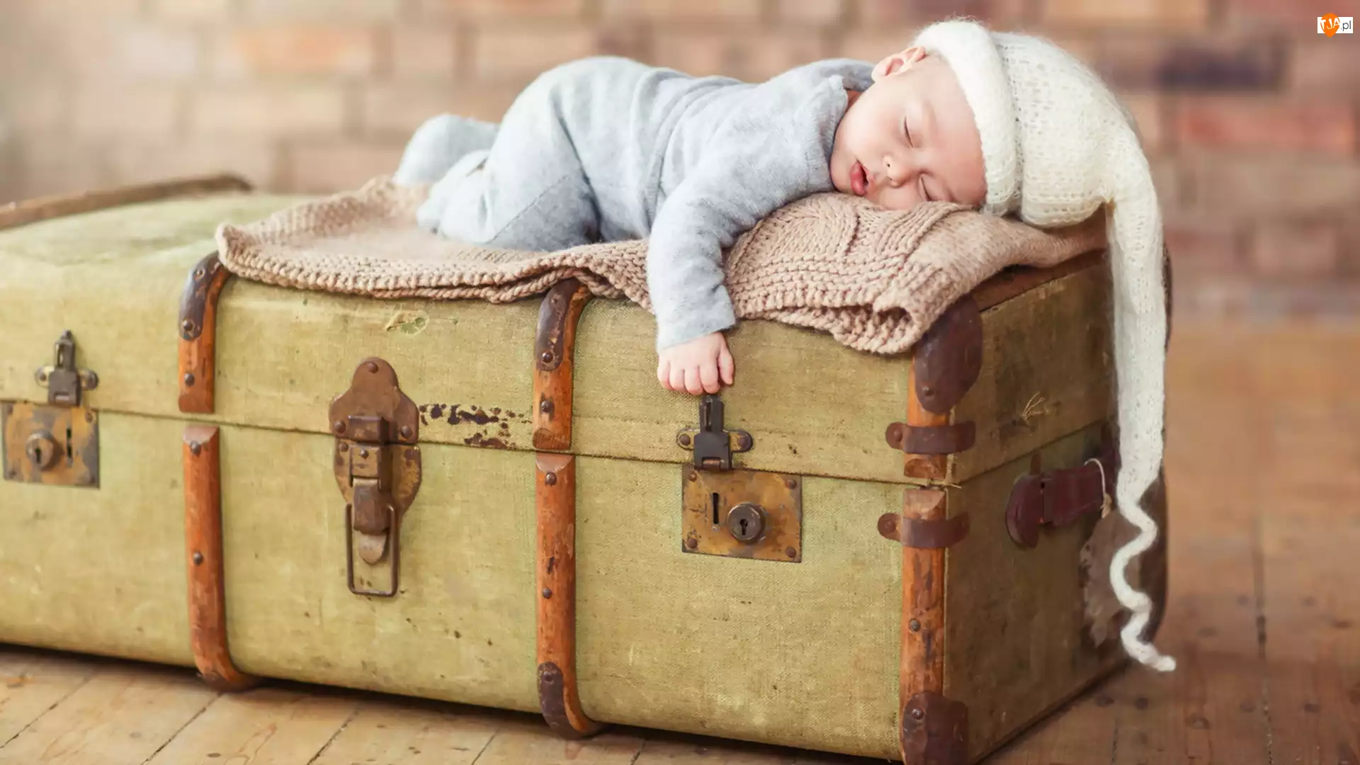 Kufer, Dziecko, Śpiące