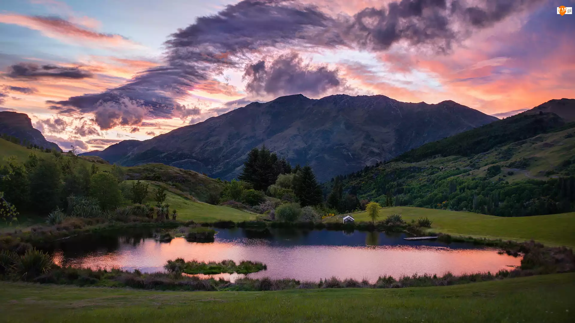Las, Nowa Zelandia, Góry The Remarkables, Jezioro, Chmury