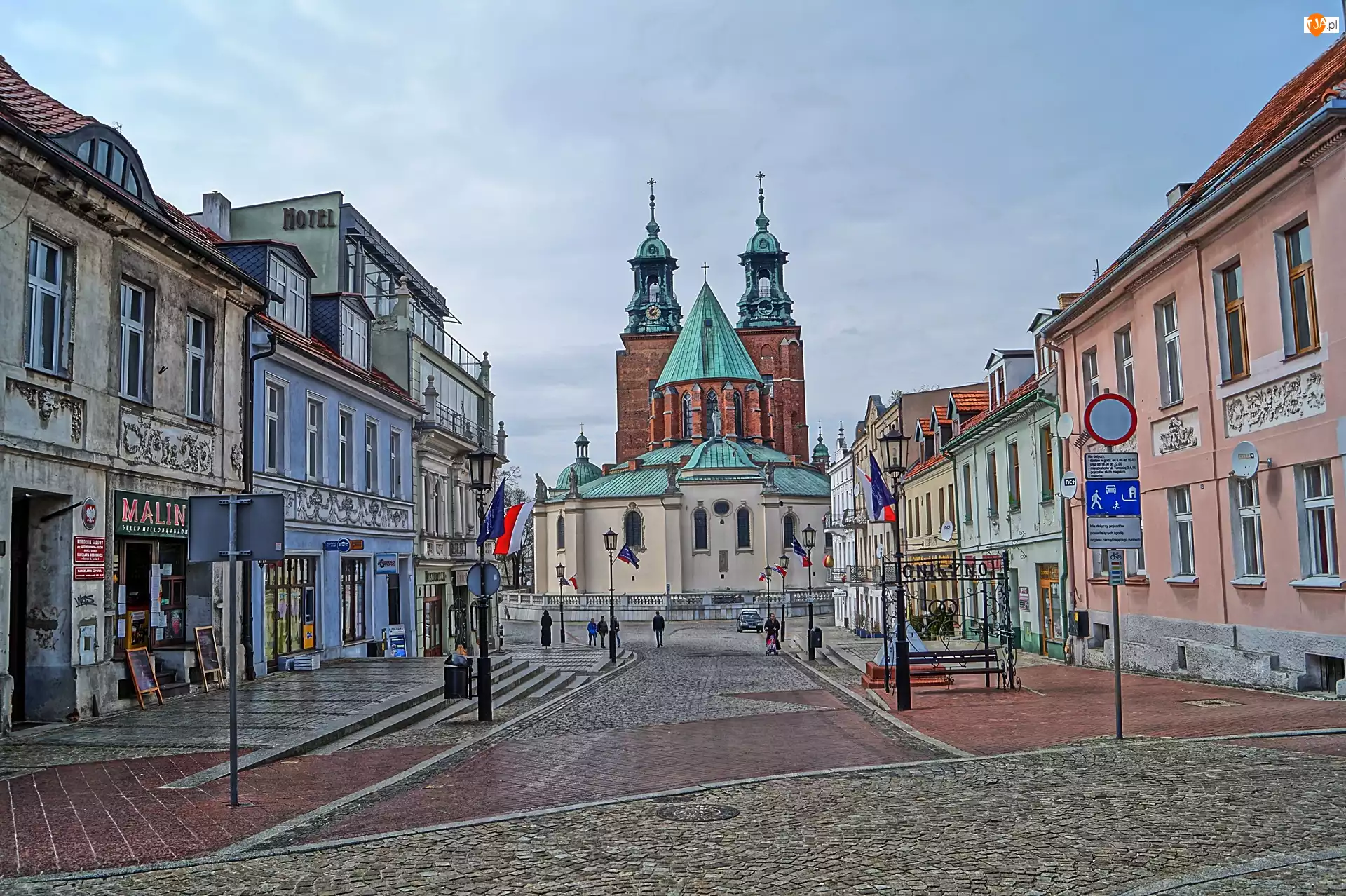 Kamienice, Gniezno, Katedra