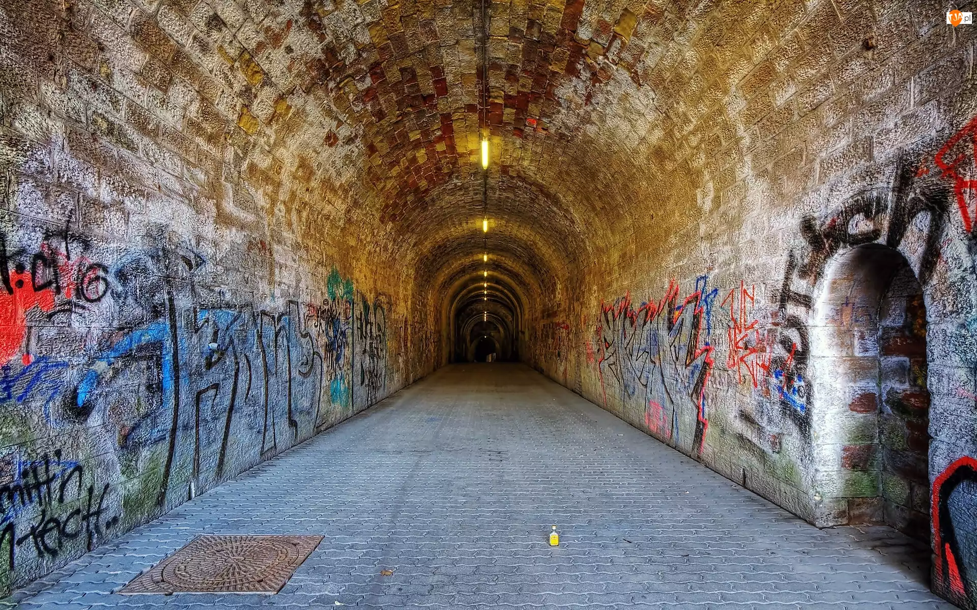 Tunel, Graffiti