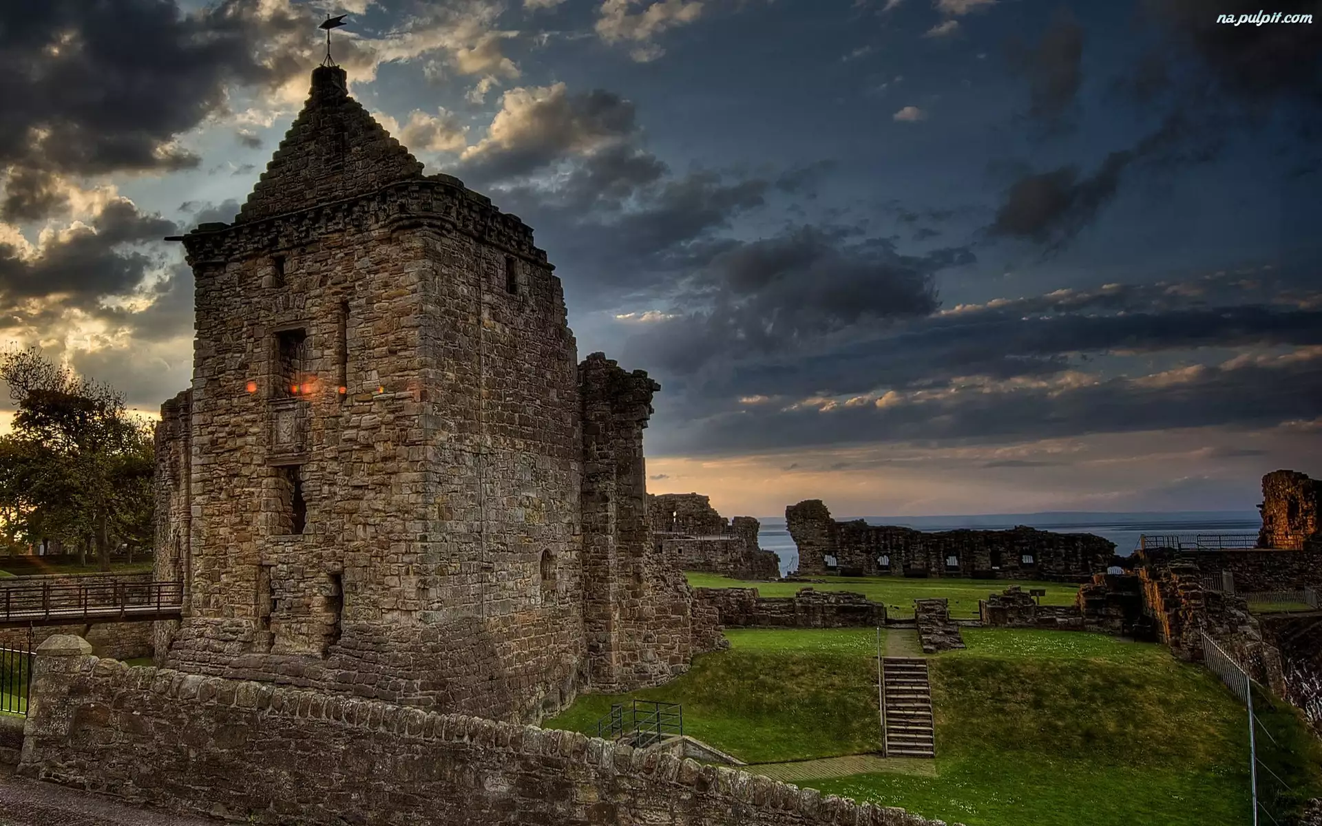 Ciemne, Ruiny, St Andrews Castle, Chmury, Forteca, Szkocja, Drzewa, Zamek St Andrews