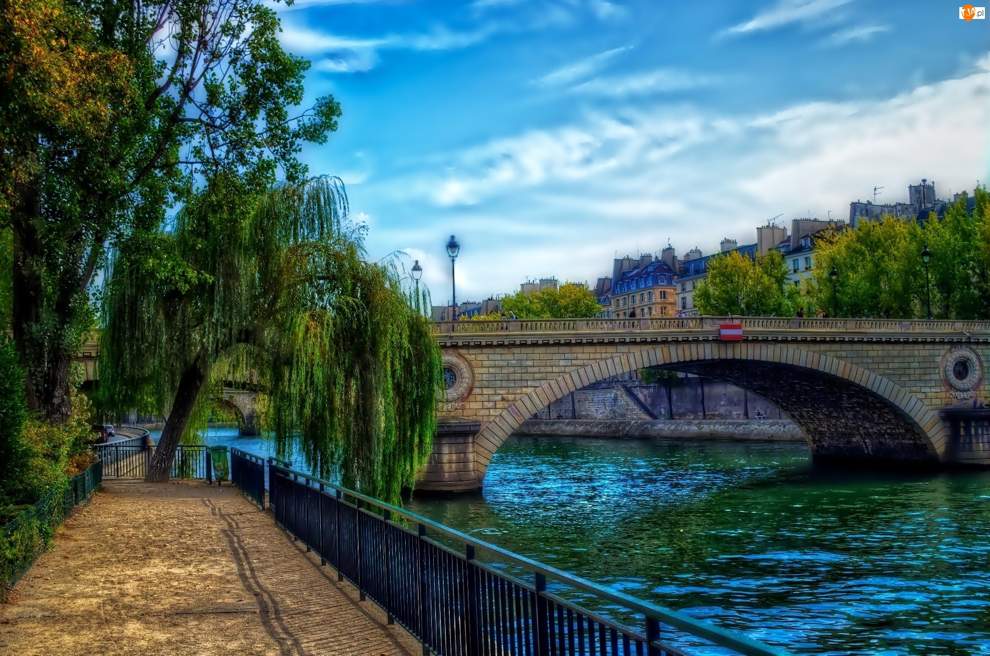 Francja, Most, Rzeka