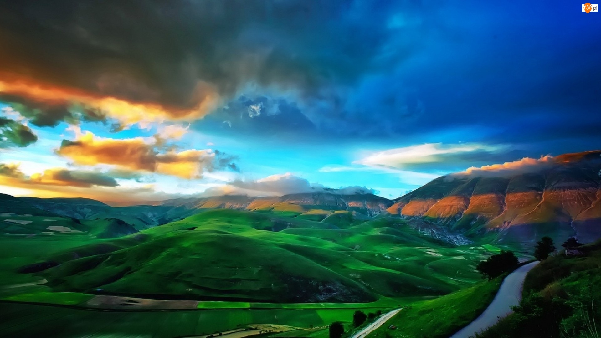 Włochy, Góry, Chmury, Łąki, Panorama