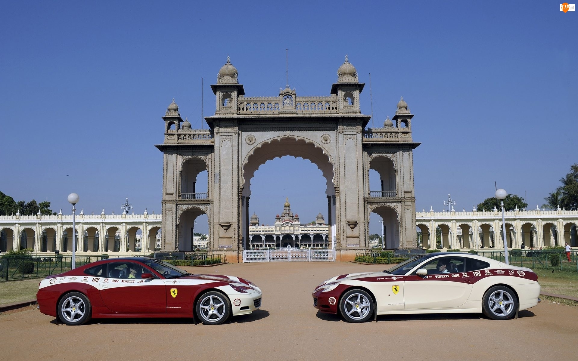 Ferrari, Indie, Brama, Pałac