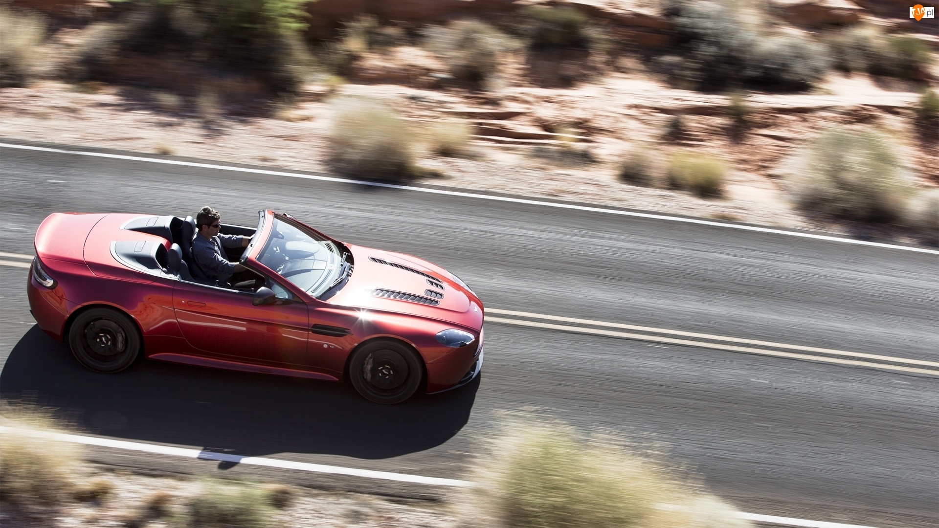 Czerwony, Droga, Samochód, Aston Martin. V12