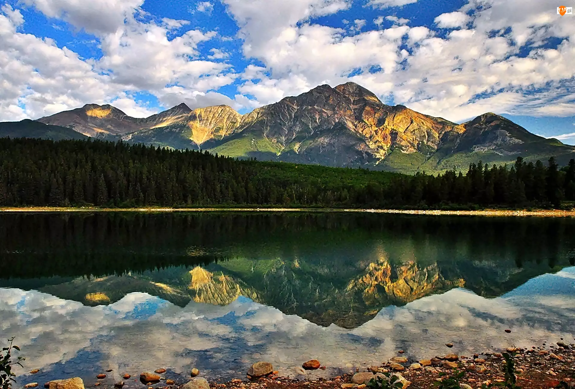 Jezioro, Kanada, Góry, Chmury, Prowincja Alberta, Lasy, Odbicie, Park Narodowy Jasper