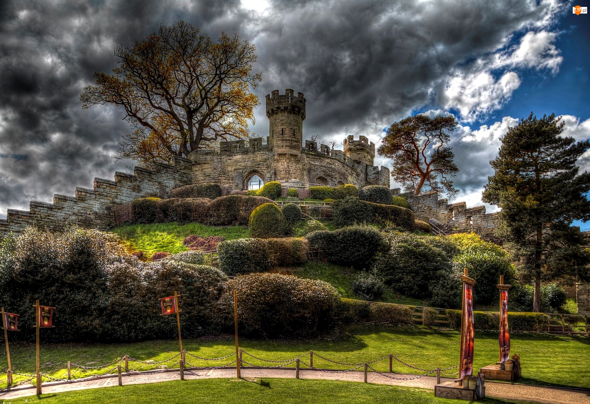 Zamek Warwick, Ogród, Anglia, Chmury
