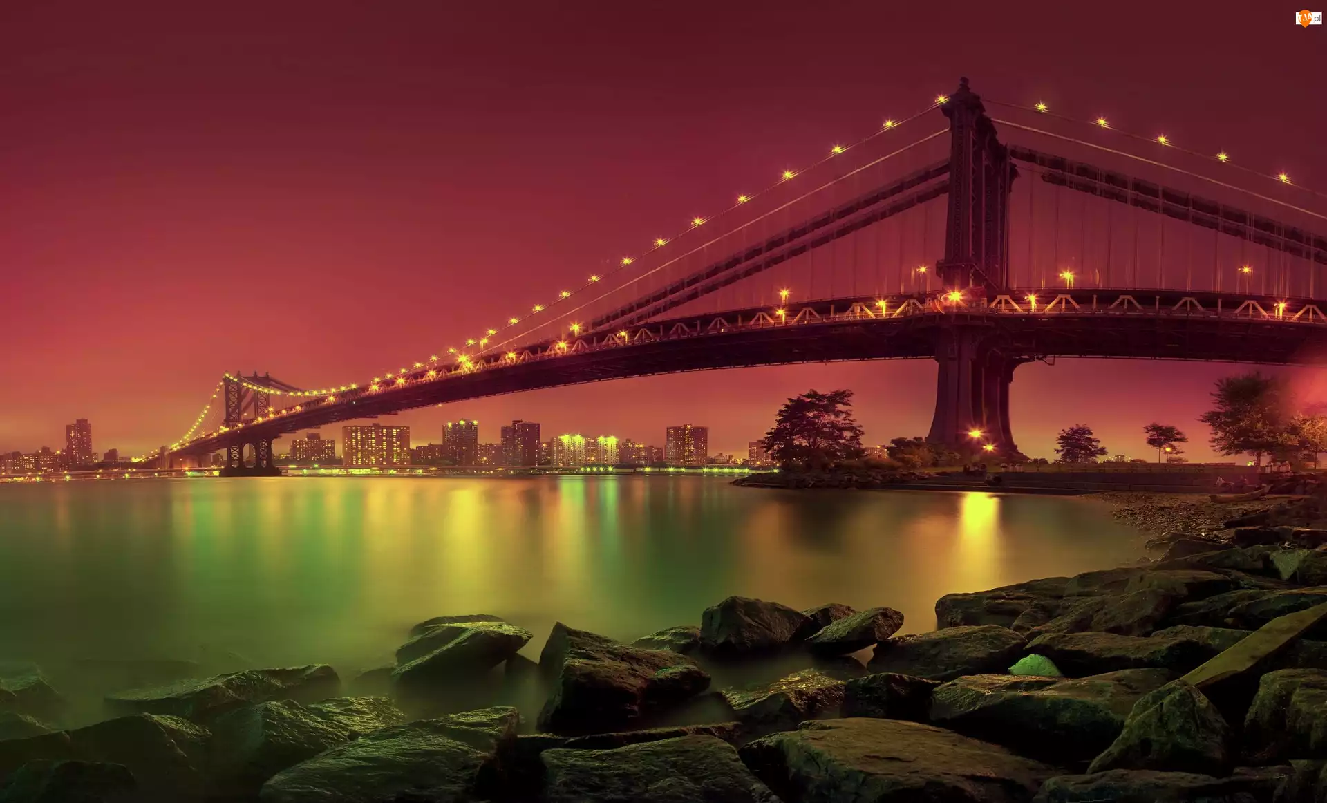 Most, Miasto nocą, Oświetlony