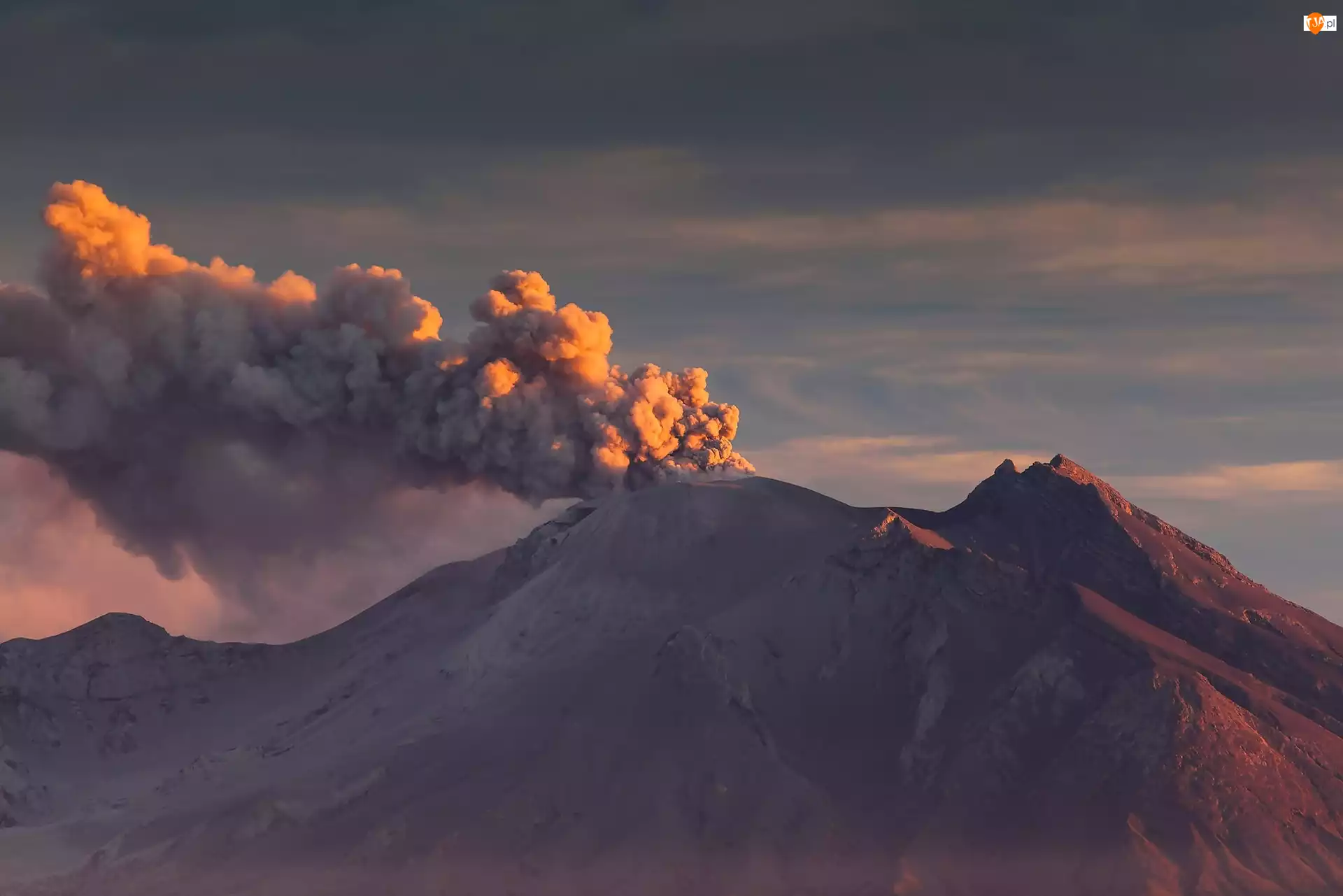 Dym, Wulkan, Erupcja