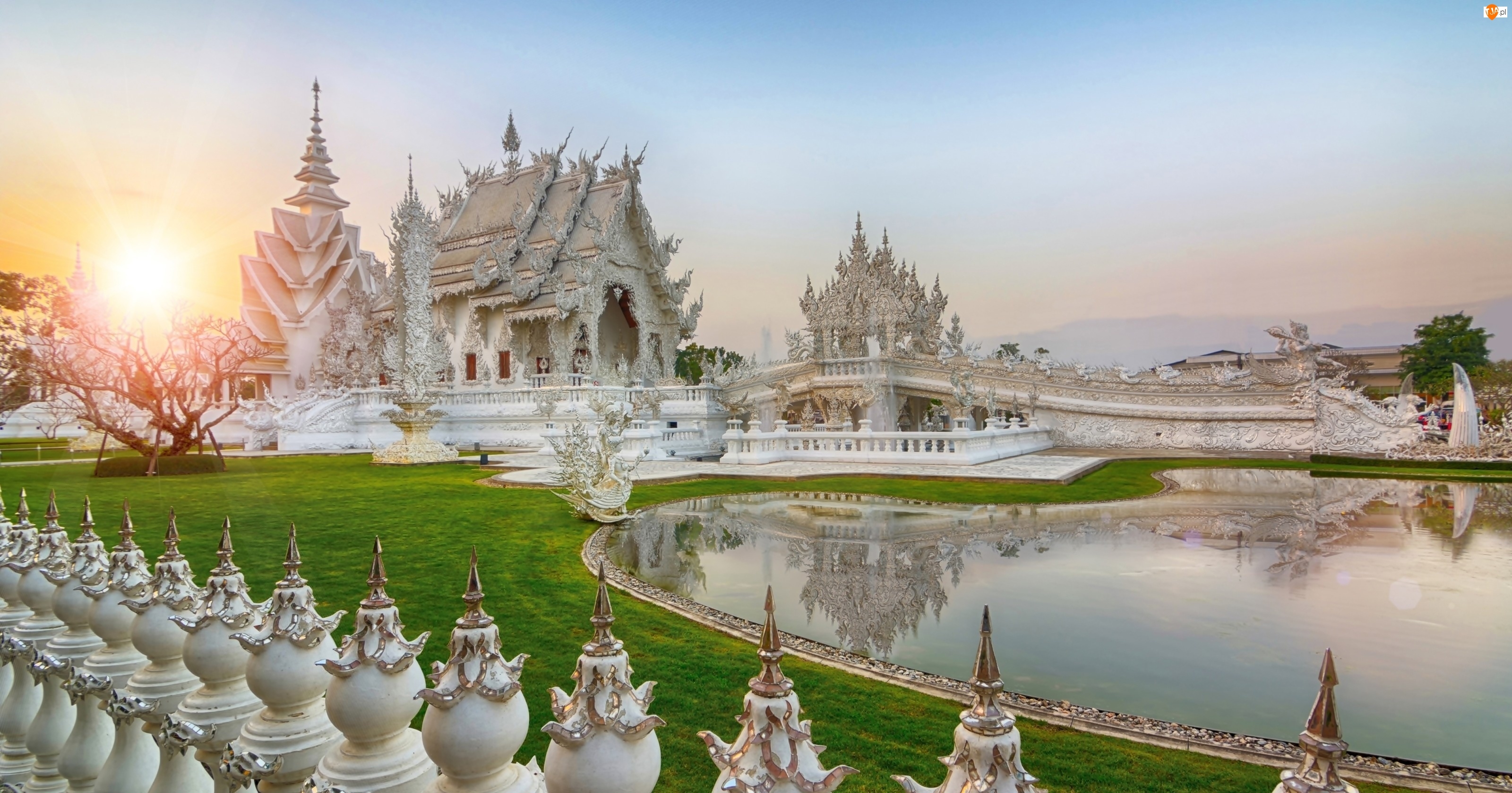 Biała Świątynia, Buddyjska, Tajlandia, Wschód Słońca, Prowincja Chiang Rai, Staw, Wat Rong Khun