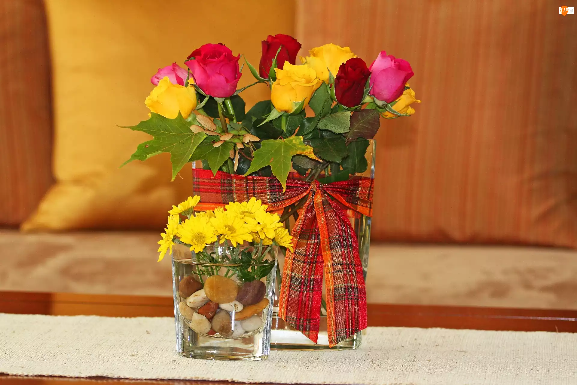 wazon, Kwiaty, róże kolorowe