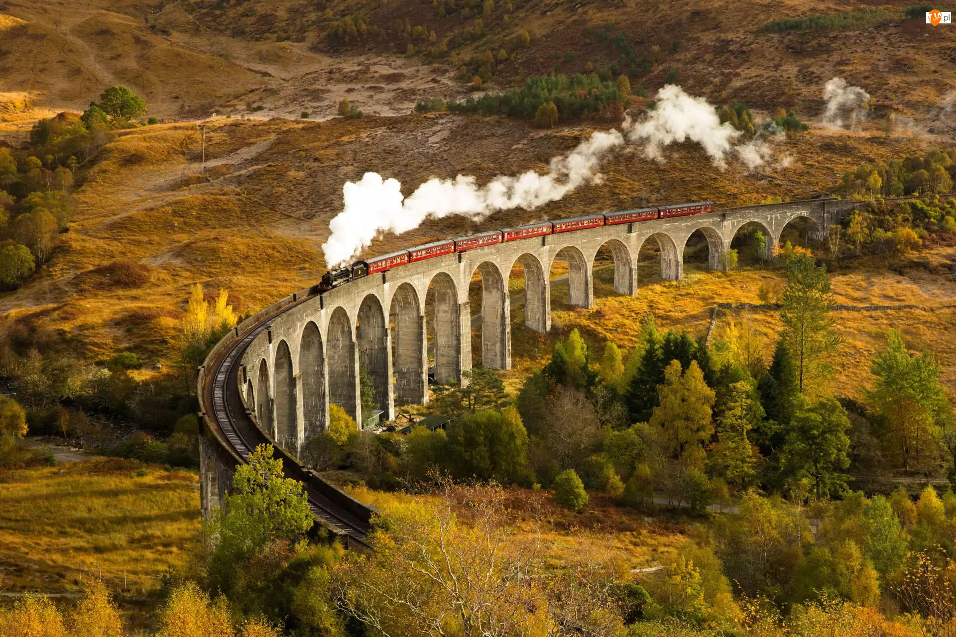 Pociąg parowy, Wiadukt Glenfinnan, Szkocja, Wielka Brytania, Tory