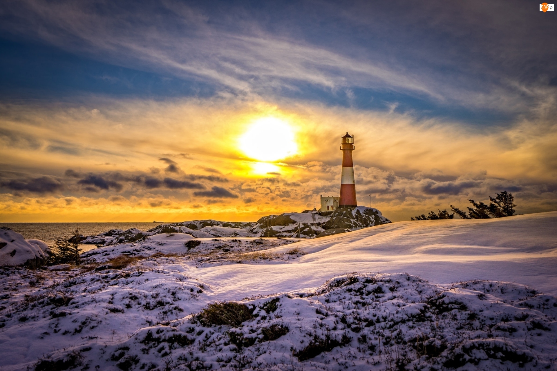 Zachód słońca, Norwegia, Latarnia morska Eigerøy Lighthouse, Wyspa Eigerøya, Zima