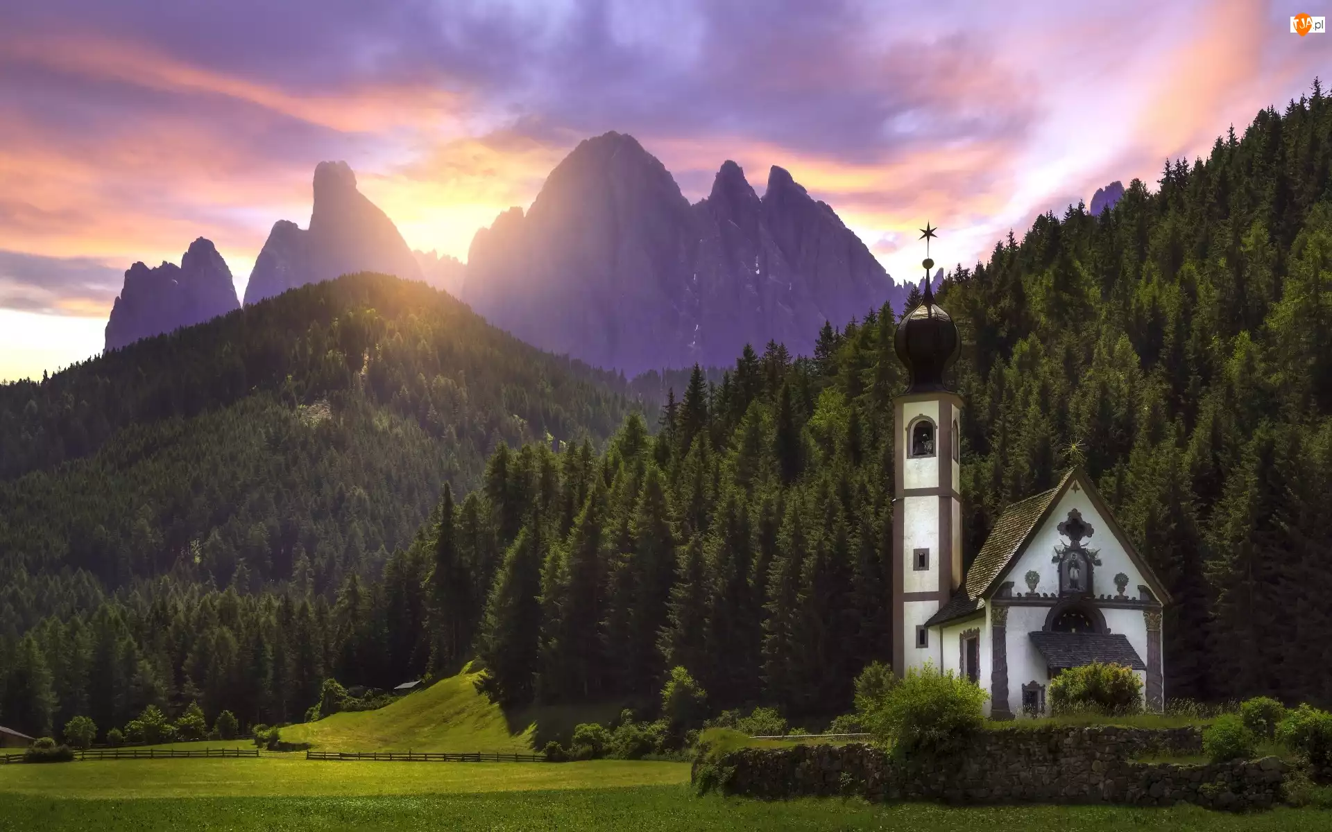 Kościół, Dolomity, Wieś Santa Maddalena, Włochy, Zachód słońca, Dolina Val di Funes, Góry