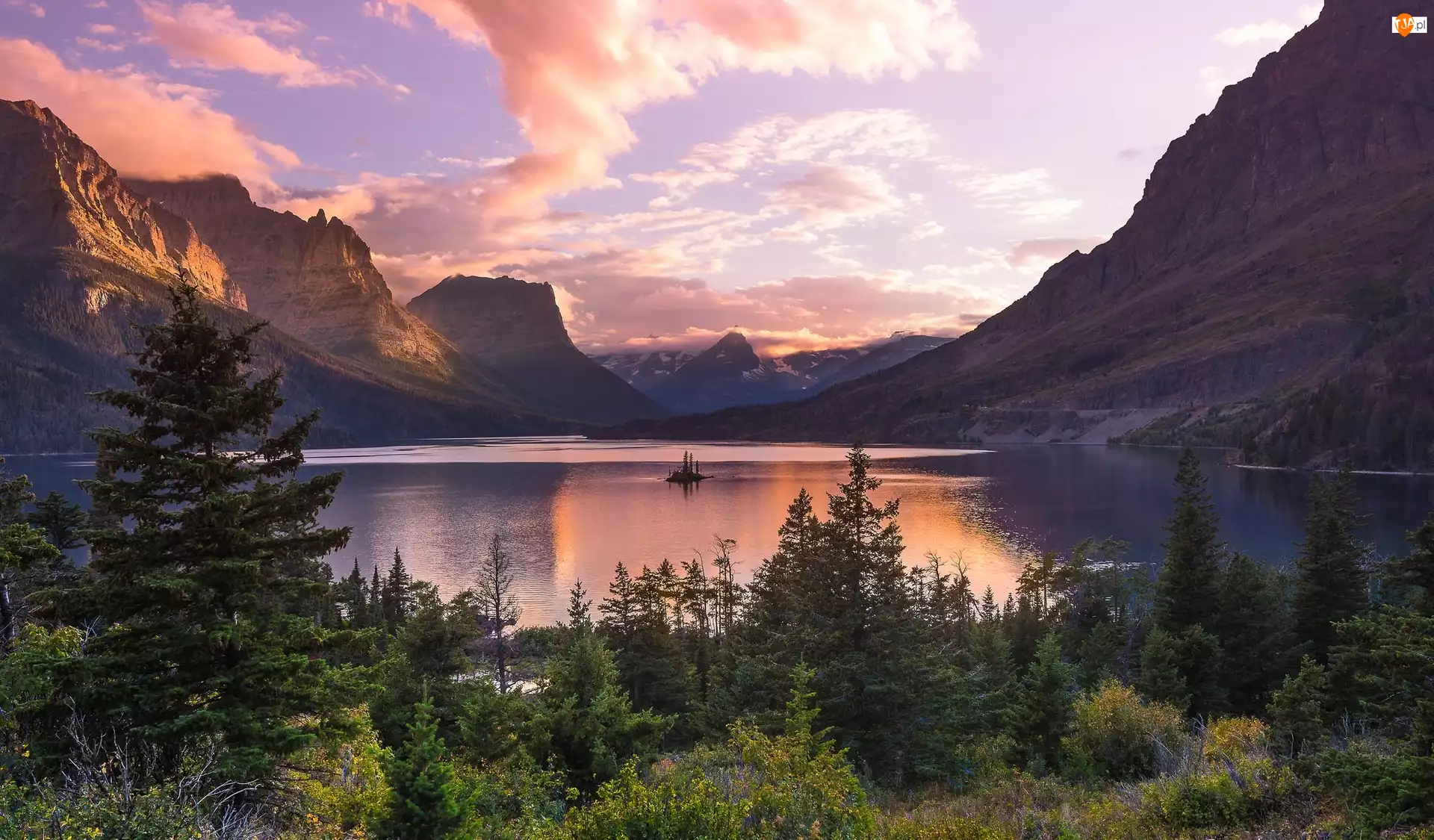 Stan Montana, Stany Zjednoczone, Góry, Drzewa, Park Narodowy Glacier, Jezioro Saint Mary Lake