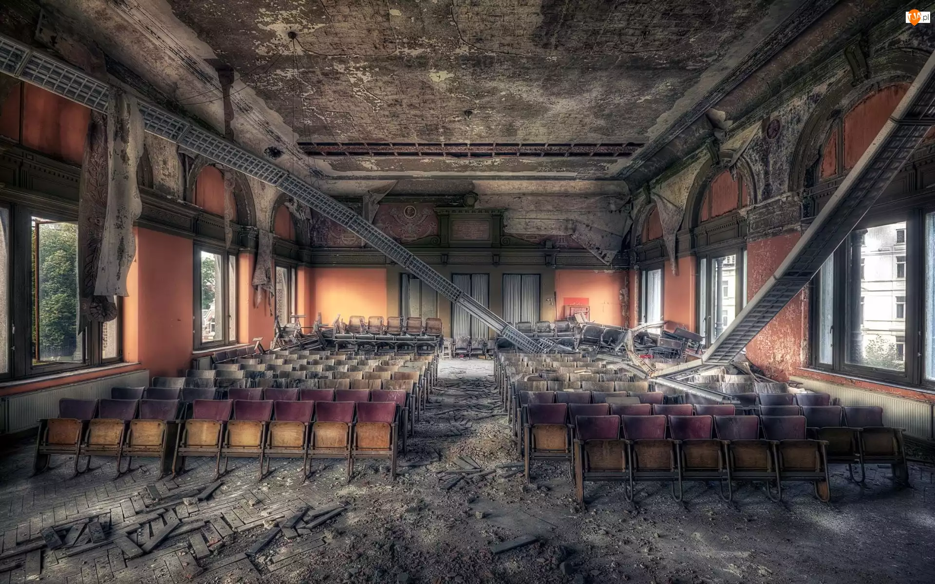 Teatr, Stary, Zniszczony