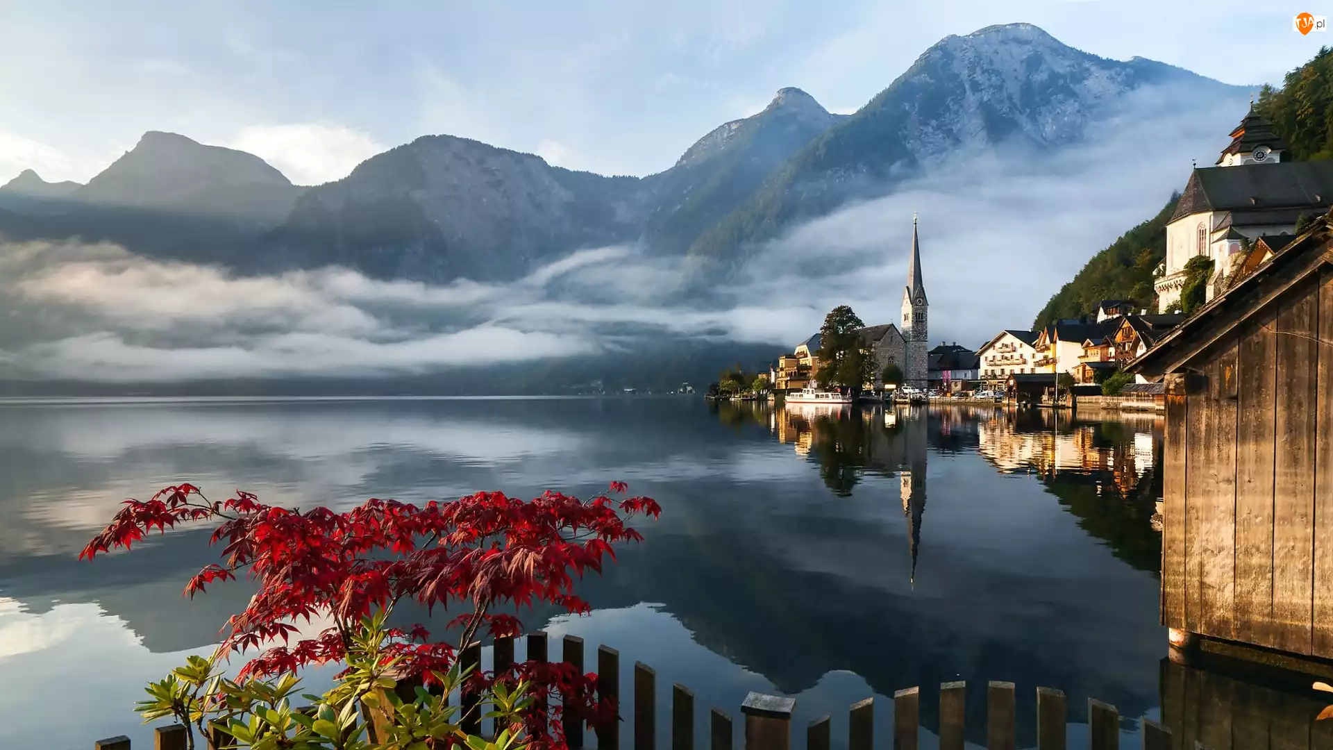 Hallstatt, Austria, Góry Alpy, Domy, Jezioro, Mgła