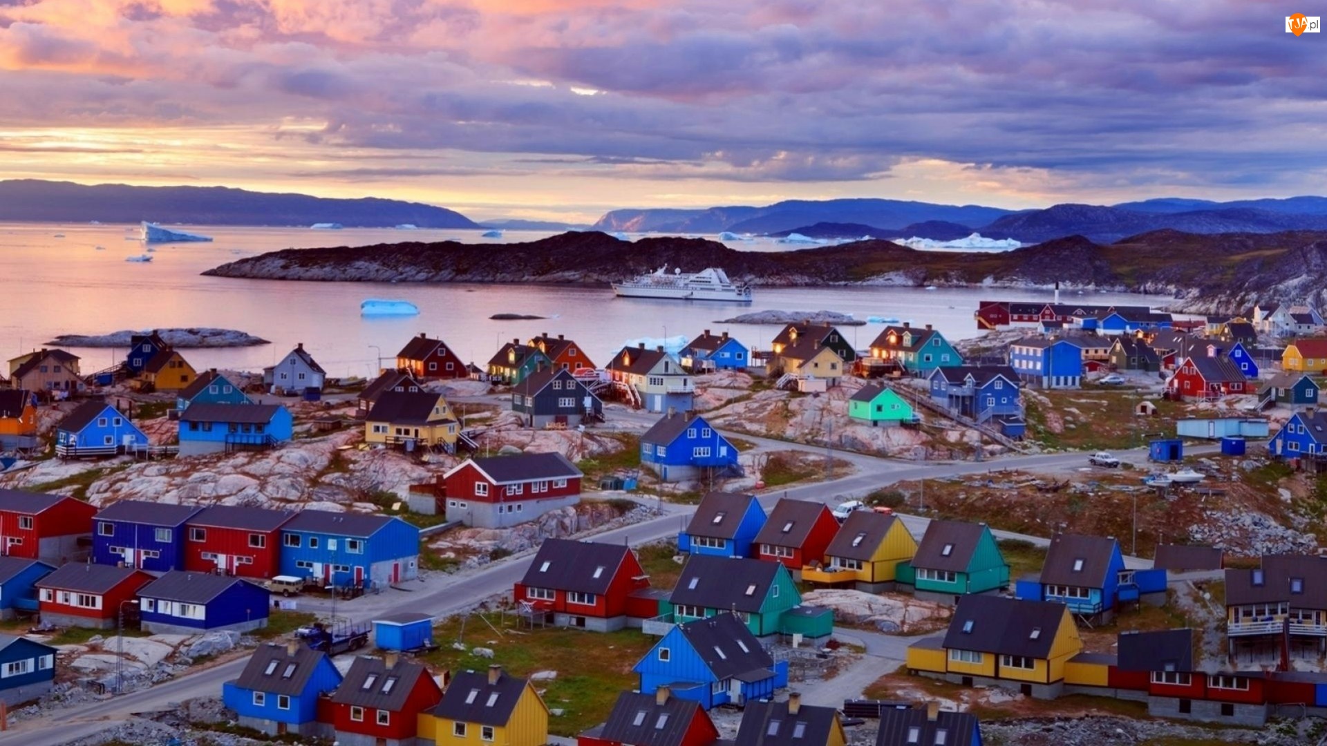 Miasto, Grenlandia, Domy, Statek, Kolorowe, Ocean