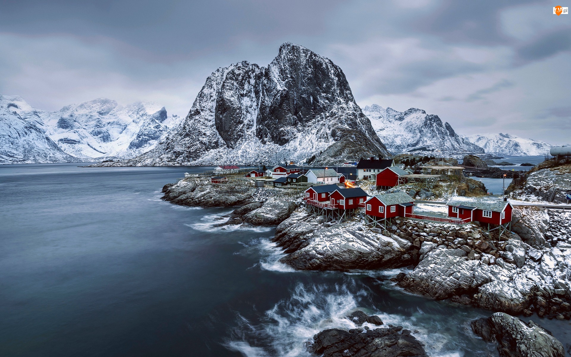 Norwegia, Góry, Domki, Śnieg, Morze
