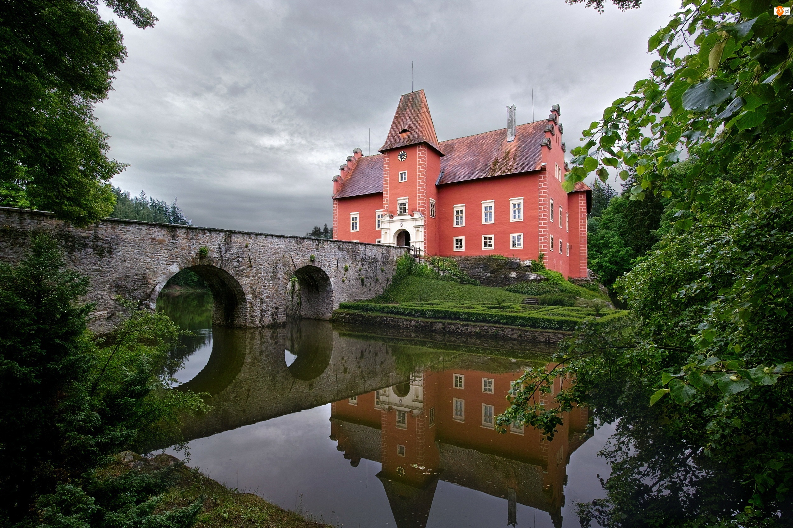 Drzewa, Czechy, Most, Zamek Chervena Lhota, Rzeka