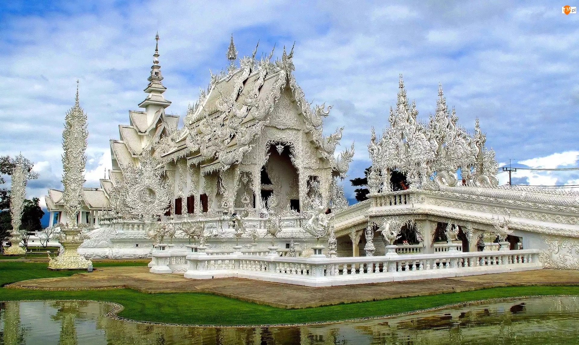 Wat Rong Khun, Tajlandia, Świątynia