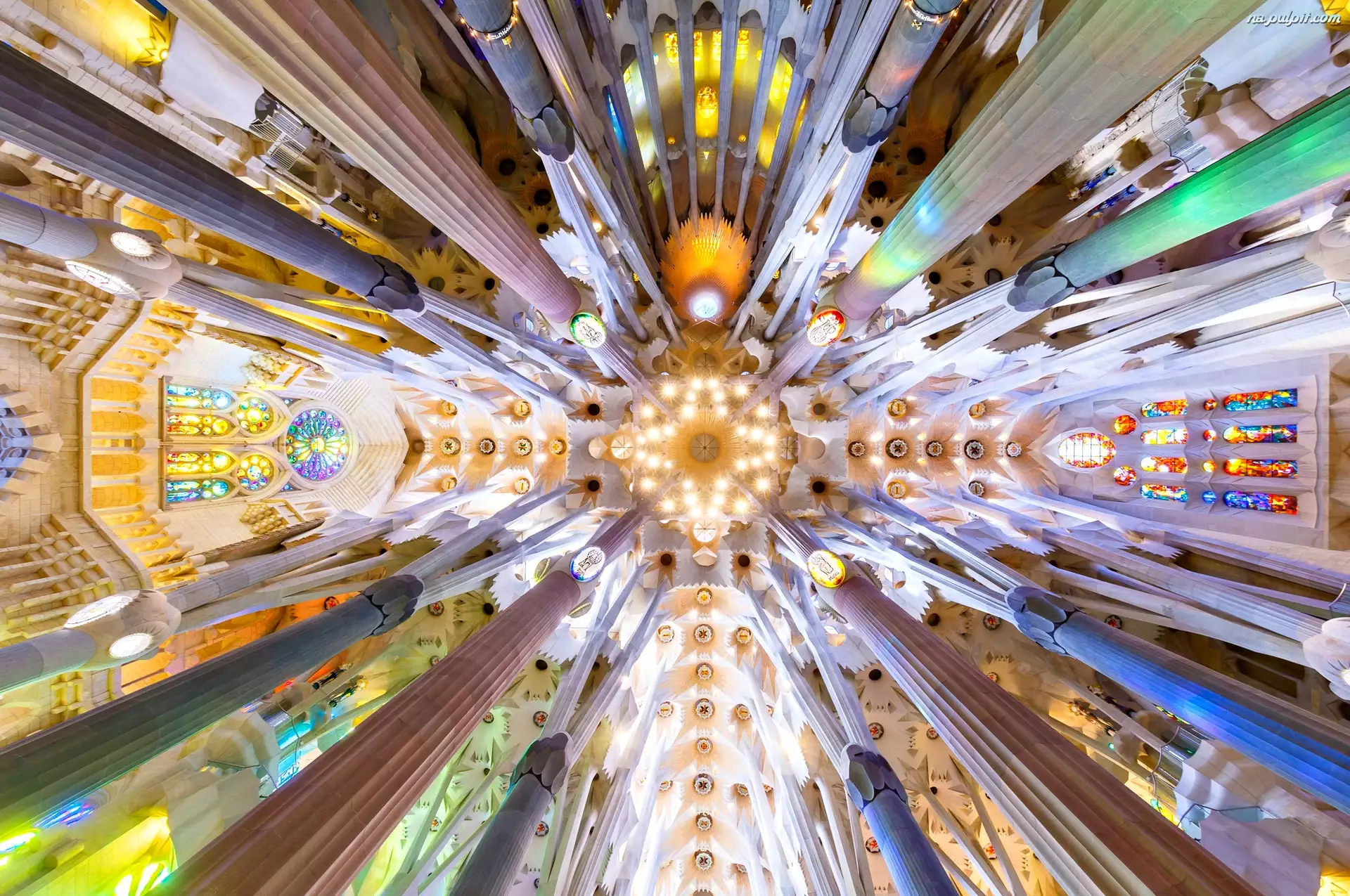 Kolumny, Sagrada Familia, Barcelona, Hiszpania, Sklepienie, Świątynia, Wnętrze