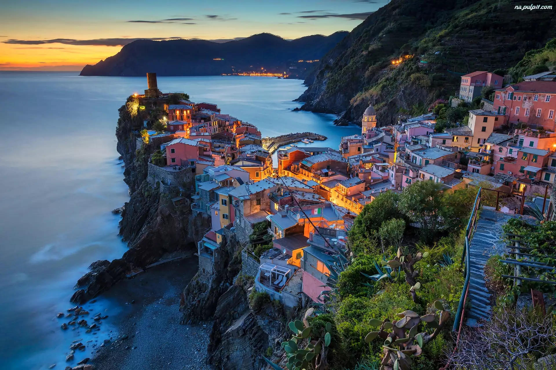 Morze, Domy, Cinque Terre, Włochy, Noc, Vernazza, Góry