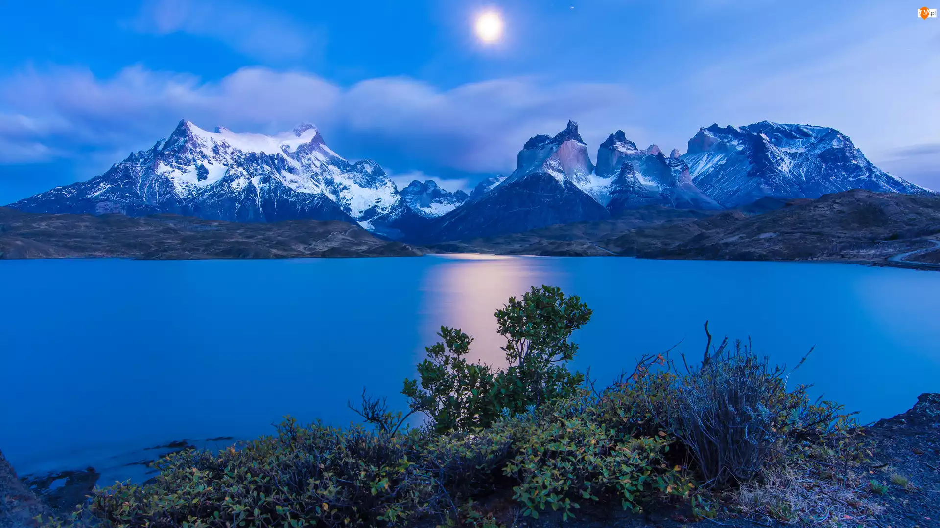 Patagonia, Góry, Park Narodowy Torres del Paine, Chile, Zmierzch, Rzeka, Masyw Torres del Paine