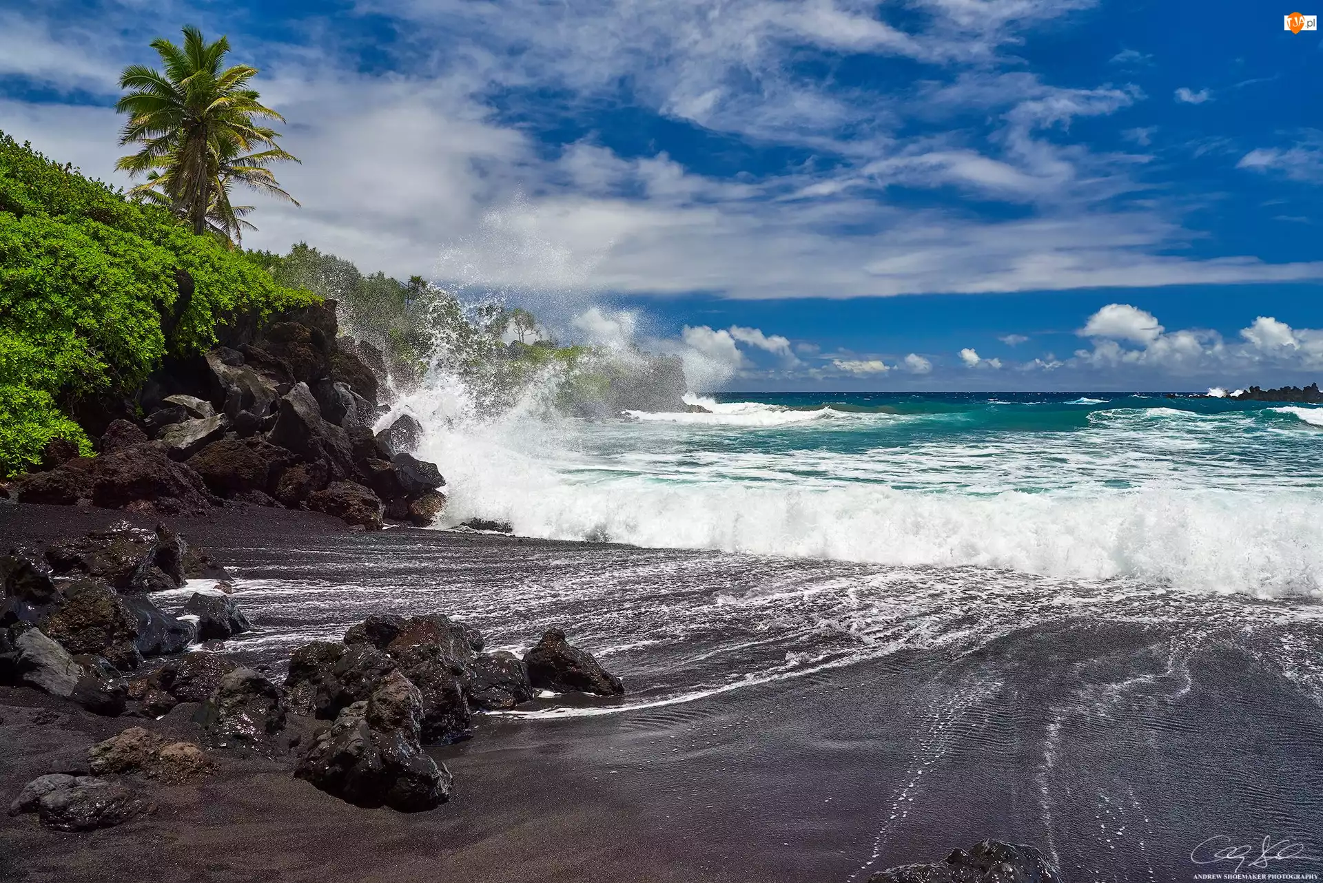 Morze, Fale, Wyspa Maui, Chmury, Hawaje, Kamienie, Waianapanapa State Park, Palmy