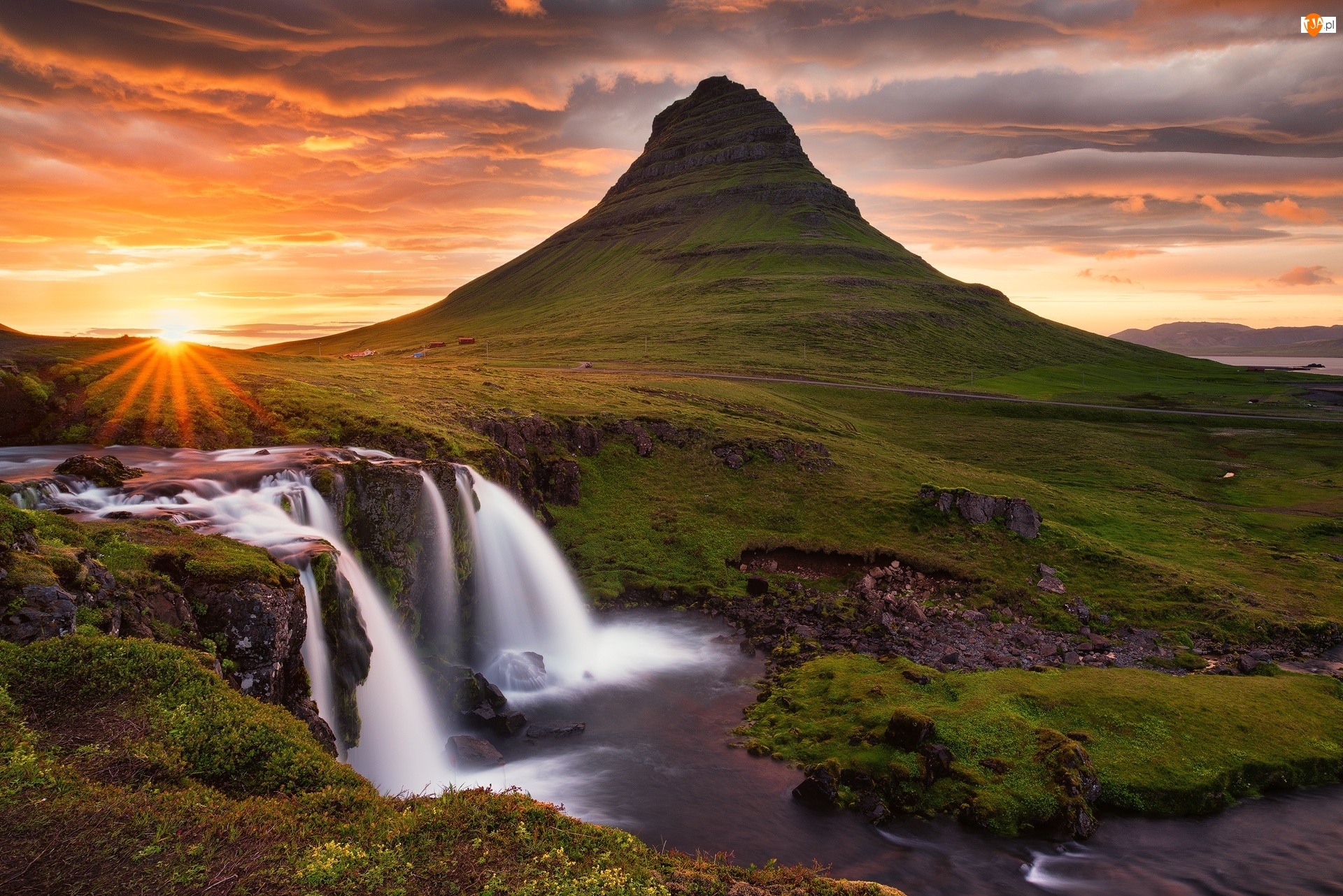 Islandia, Promienie słońca, Góra Kirkjufell, Wodospad Kirkjufellsfoss