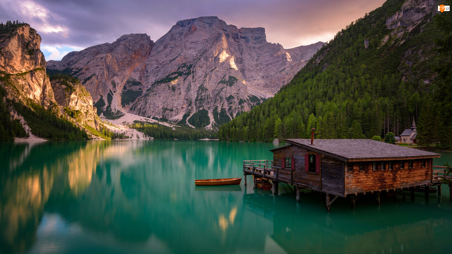 Łódki, Góry, Drzewa, Południowy Tyrol, Dolomity, Włochy, Dom, Jezioro Pragser Wildsee, Drewniany