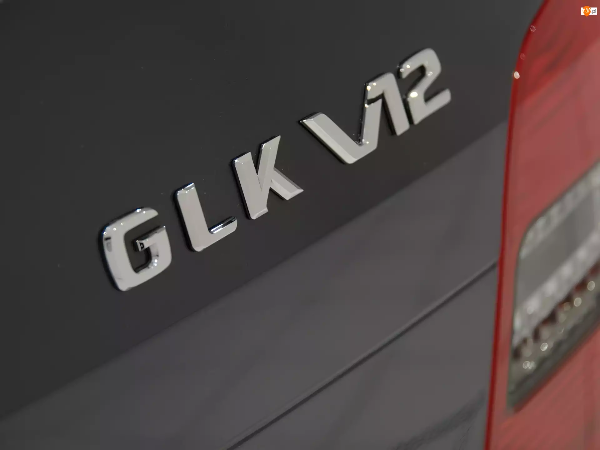 GLK V12, Emblemat