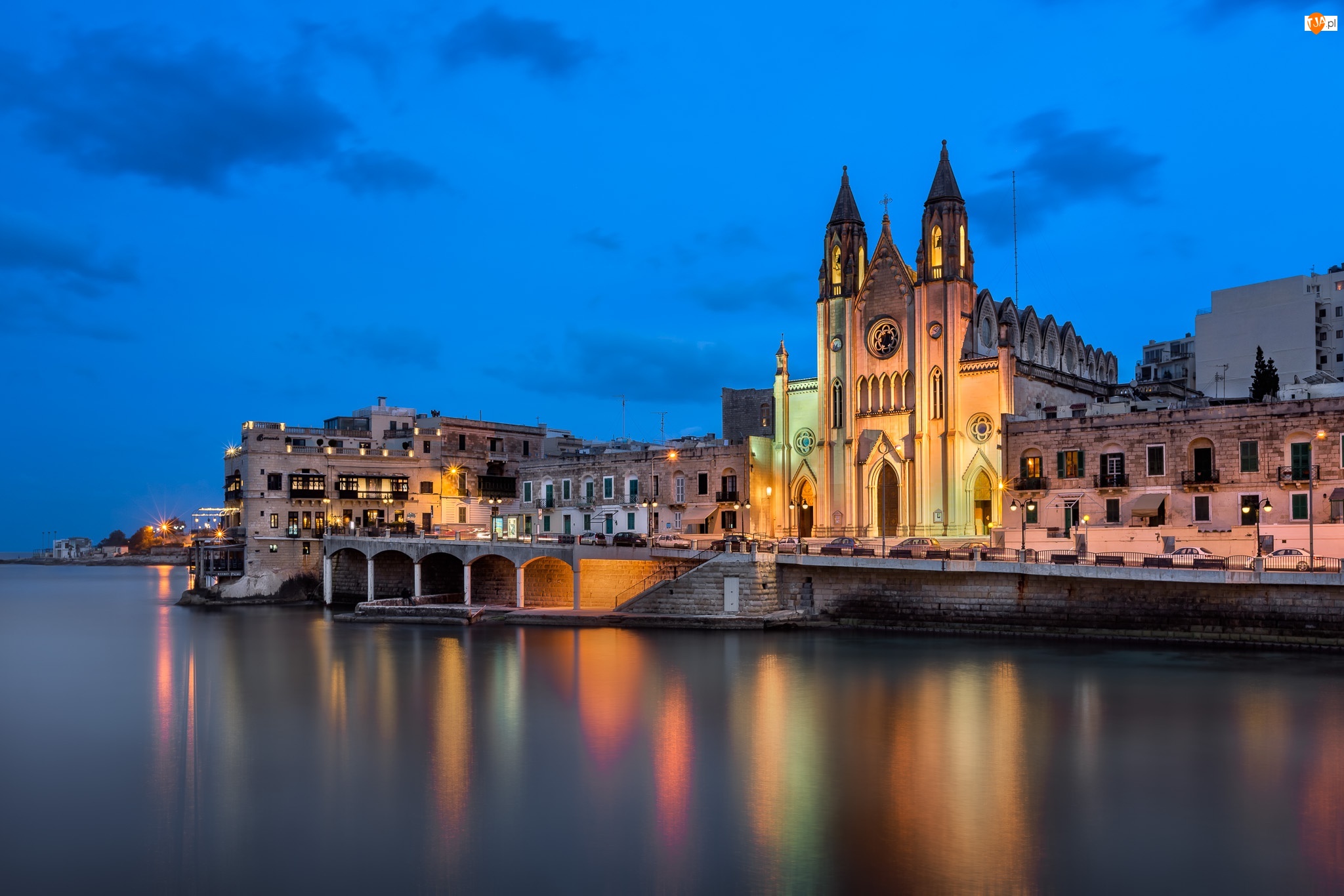 Kościół Karmelitów, Światła, Malta, Zatoka Balluta Bay, Saint Julians, Kościół parafialny pw. Najświętszej Marii Panny z Góry Karmel