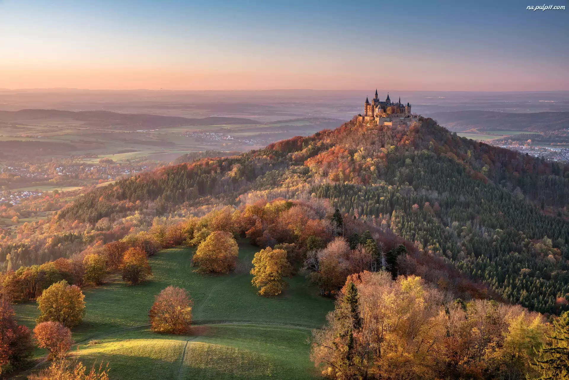 Góra, Niemcy, Zamek Hohenzollern, Drzewa, Badenia-Wirtembergia, Jesień, Pola, Hechingen