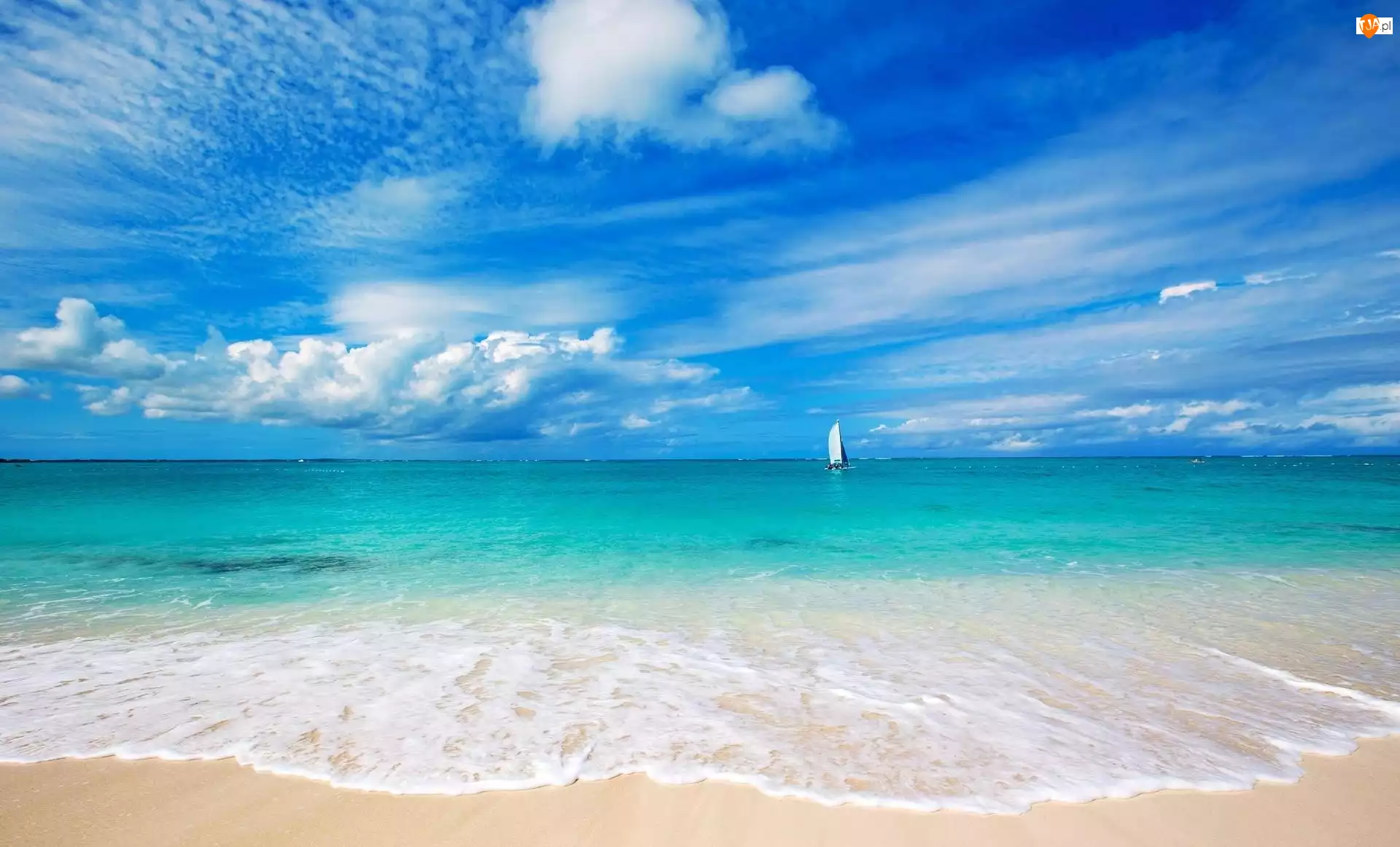 Plaża, Morze, Turks i Caicos, Bahamy, Żaglówka, Plaża Grace Bay Beach, Niebo