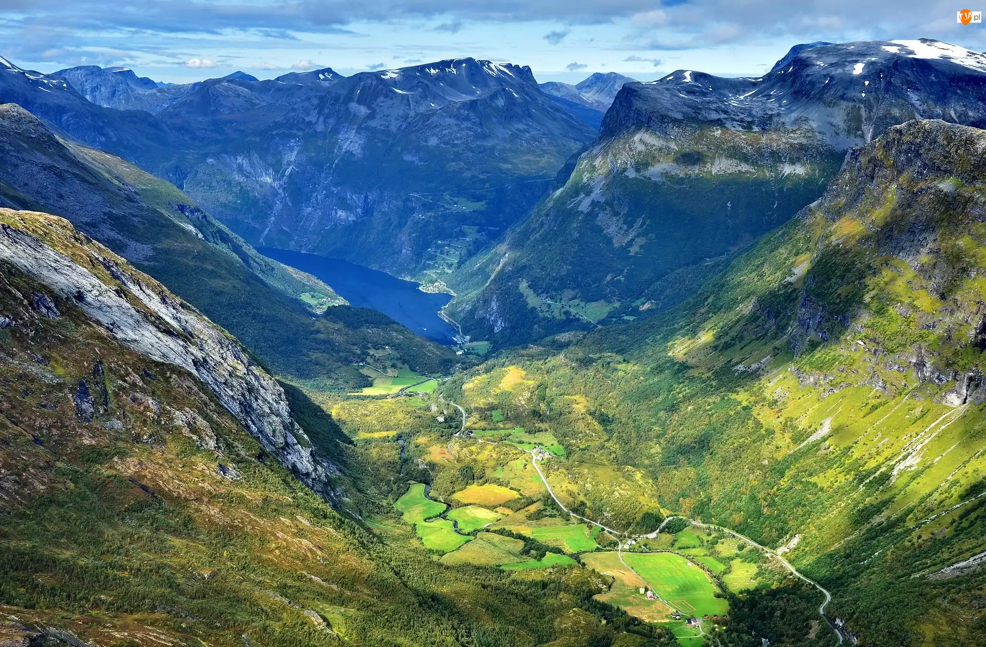 Drogi, Norwegia, Góry, Fiord Geirangerfjord, Dolina