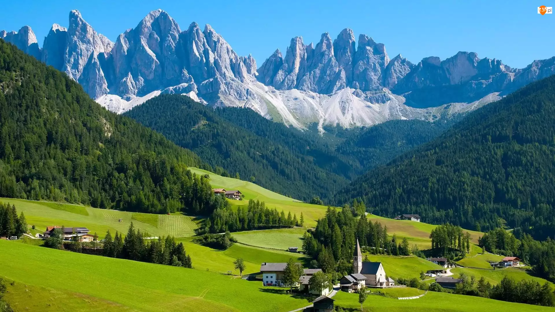 Domy, Góry, Kościół, Dolomity, Wieś Santa Maddalena, Włochy, Drzewa, Dolina Val di Funes, Lasy